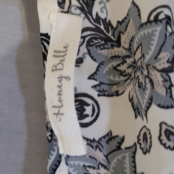 NWOT honey belle longsleeve wrap Dress with design - Picture 4 of 5